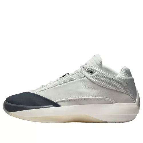 Jordan 40 Wolf Grey alacsony szárú sneaker – termékfotó, oldalnézet