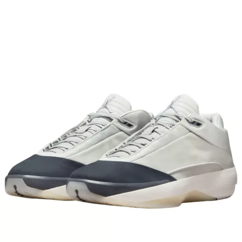 Jordan 40 Wolf Grey alacsony szárú sneaker – termékfotó, oldalnézet