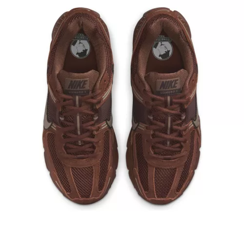 Nike Zoom Vomero 5 Fauna Brown Velvet Brown (Women's) alacsony szárú sneaker – termékfotó, oldalnézet