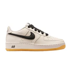Nike Air Force 1 Low LV8 Soft Pearl Gum Black (GS) alacsony szárú sneaker – termékfotó, oldalnézet