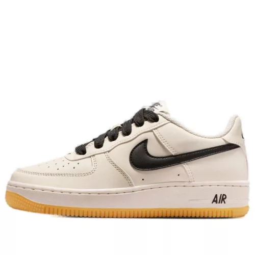 Nike Air Force 1 Low LV8 Soft Pearl Gum Black (GS) alacsony szárú sneaker – termékfotó, oldalnézet