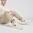 Nike Air Force 1 '07 LV8 'Ivory Saddle Brown' férfi alacsony szárú utcai sneaker bézs barna