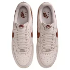 Nike Air Force 1 '07 LV8 'Ivory Saddle Brown' férfi alacsony szárú utcai sneaker bézs barna