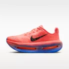 Nike Vomero Premium 'Atomic Pink Racer Blue Crimson Tint' alacsony szárú sneaker – termékfotó, oldalnézet