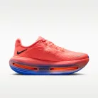 Nike Vomero Premium 'Atomic Pink Racer Blue Crimson Tint' alacsony szárú sneaker – termékfotó, oldalnézet
