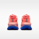 Nike Vomero Premium 'Atomic Pink Racer Blue Crimson Tint' alacsony szárú sneaker – termékfotó, oldalnézet
