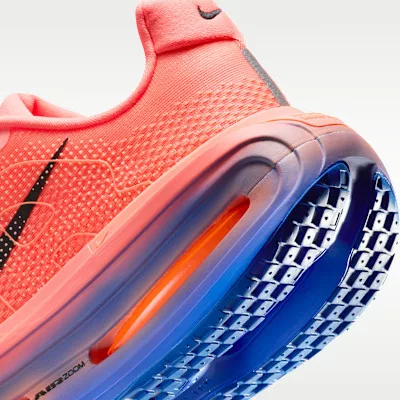 Nike Vomero Premium 'Atomic Pink Racer Blue Crimson Tint' alacsony szárú sneaker – termékfotó, oldalnézet
