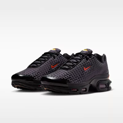 Nike Air Max Plus 7 Black Dark Copper alacsony szárú sneaker – termékfotó, oldalnézet