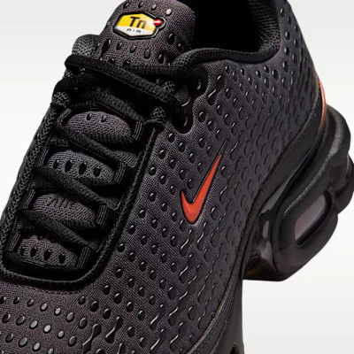 Nike Air Max Plus 7 Black Dark Copper alacsony szárú sneaker – termékfotó, oldalnézet