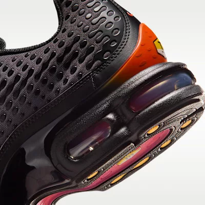 Nike Air Max Plus 7 Black Dark Copper alacsony szárú sneaker – termékfotó, oldalnézet