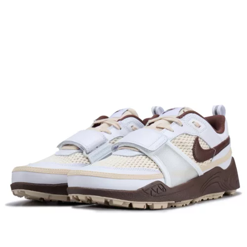 Nike Zoom Field Jaxx Travis Scott Light Chocolate alacsony szárú sneaker – termékfotó, oldalnézet