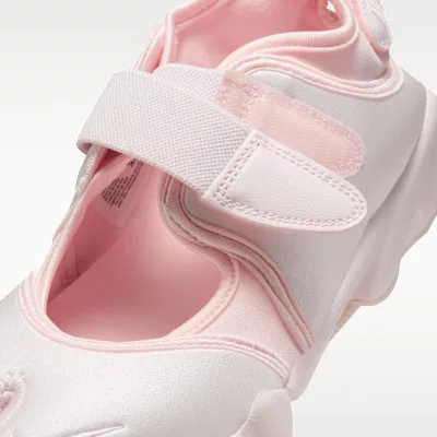 Nike Air Rift Premium SE Light Soft Pink Ribbons (Women's) alacsony szárú sneaker – termékfotó, oldalnézet