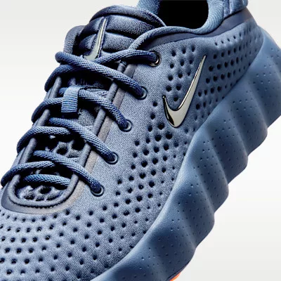 Nike Mind 002 Thunder Blue Chrome alacsony szárú sneaker – termékfotó, oldalnézet