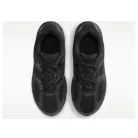 Nike V5 RNR GS 'Triple Black' alacsony szárú sneaker – termékfotó, oldalnézet