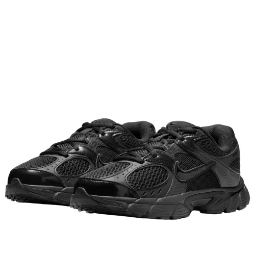 Nike V5 RNR GS 'Triple Black' alacsony szárú sneaker – termékfotó, oldalnézet