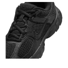 Nike V5 RNR GS 'Triple Black' alacsony szárú sneaker – termékfotó, oldalnézet