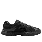 Nike V5 RNR GS 'Triple Black' alacsony szárú sneaker – termékfotó, oldalnézet