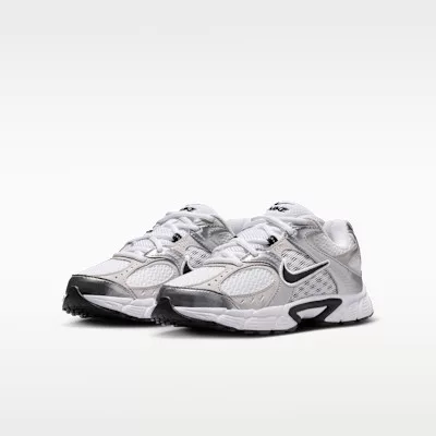 Nike V5 RNR White Vast Grey (GS) alacsony szárú sneaker – termékfotó, oldalnézet