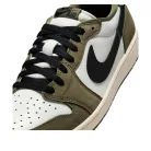 Jordan 1 Retro Low Medium Olive Summit White Sail Black alacsony szárú sneaker – termékfotó, oldalnézet