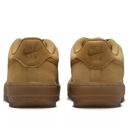 Nike Air Force 1 Low LV8 Wheat Gum Light Brown (GS) alacsony szárú sneaker – termékfotó, oldalnézet