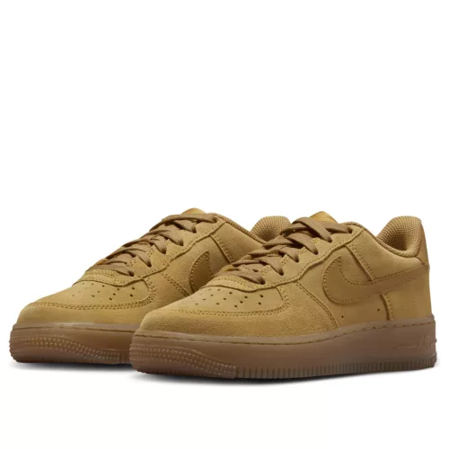 Nike Air Force 1 Low LV8 Wheat Gum Light Brown (GS) alacsony szárú sneaker – termékfotó, oldalnézet