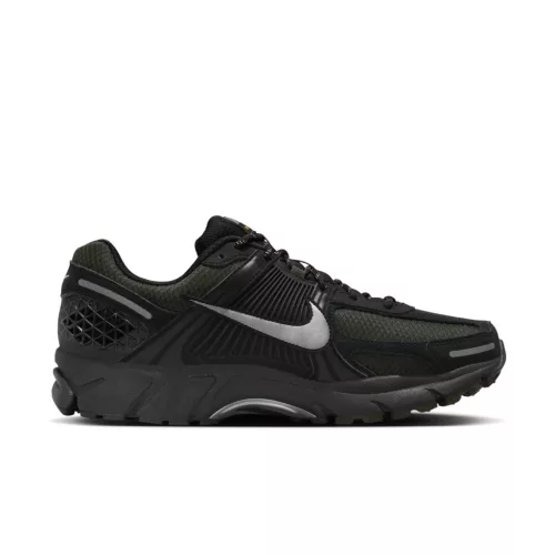 Nike Zoom Vomero 5 Black Sequoia alacsony szárú sneaker – termékfotó, oldalnézet