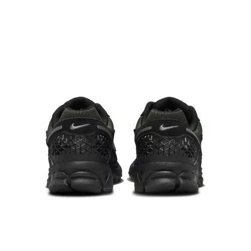 Nike Zoom Vomero 5 Black Sequoia alacsony szárú sneaker – termékfotó, oldalnézet