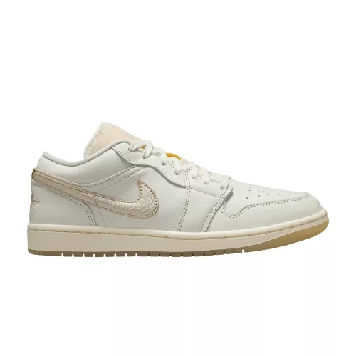 Jordan 1 Low SE Metallic Team Gold (Women's) alacsony szárú sneaker – termékfotó, oldalnézet