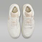 Jordan 1 Low SE Metallic Team Gold (Women's) alacsony szárú sneaker – termékfotó, oldalnézet