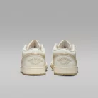 Jordan 1 Low SE Metallic Team Gold (Women's) alacsony szárú sneaker – termékfotó, oldalnézet