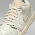 Jordan 1 Low SE Metallic Team Gold (Women's) alacsony szárú sneaker – termékfotó, oldalnézet