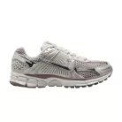 Nike Zoom Vomero 5 Metallic Silver Platinum Violet (Women's) alacsony szárú sneaker – termékfotó, oldalnézet