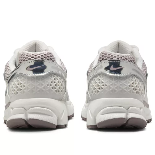 Nike Zoom Vomero 5 Metallic Silver Platinum Violet (Women's) alacsony szárú sneaker – termékfotó, oldalnézet