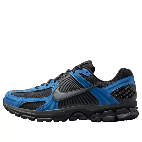 Nike Zoom Vomero 5 Black Court Blue alacsony szárú sneaker – termékfotó, oldalnézet