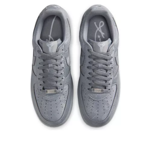 Nike Air Force 1 Low Kobe Bryant Forever Cool Grey alacsony szárú sneaker – termékfotó, oldalnézet