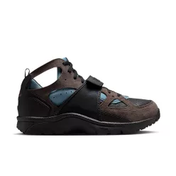 Nike Air Trainer Huarache Baroque Brown Black alacsony szárú sneaker – termékfotó, oldalnézet