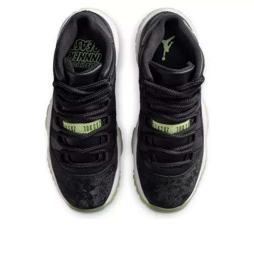 Jordan 11 Retro Black Barely Volt (GS) alacsony szárú sneaker – termékfotó, oldalnézet