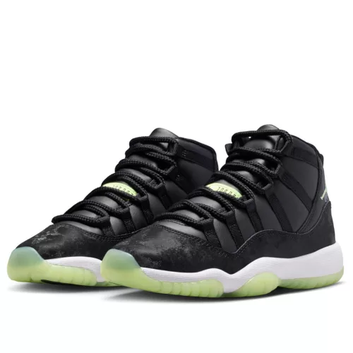 Jordan 11 Retro Black Barely Volt (GS) alacsony szárú sneaker – termékfotó, oldalnézet