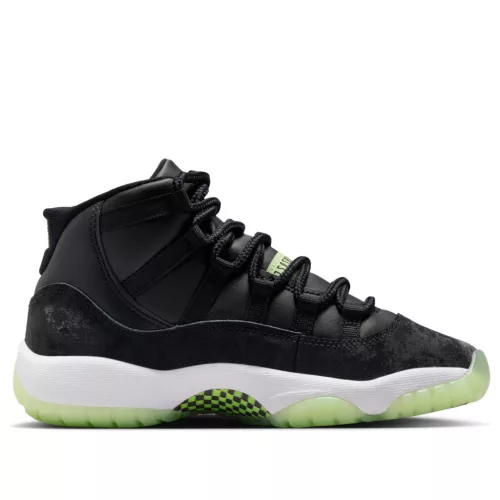 Jordan 11 Retro Black Barely Volt (GS) alacsony szárú sneaker – termékfotó, oldalnézet
