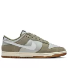 Nike Dunk Low Retro SE Light Silver Light Army Sail White alacsony szárú sneaker – termékfotó, oldalnézet