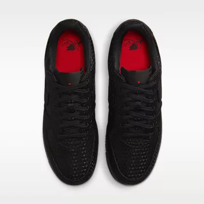 Nike Air Force 1 Low Valentine's Day Black (2026) alacsony szárú sneaker – termékfotó, oldalnézet