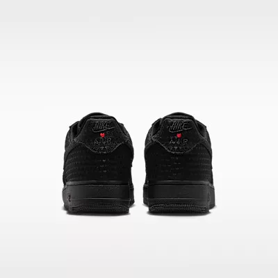 Nike Air Force 1 Low Valentine's Day Black (2026) alacsony szárú sneaker – termékfotó, oldalnézet