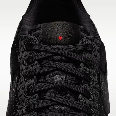 Nike Air Force 1 Low Valentine's Day Black (2026) alacsony szárú sneaker – termékfotó, oldalnézet