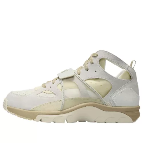 Nike Air Trainer Huarache Sail alacsony szárú sneaker – termékfotó, oldalnézet