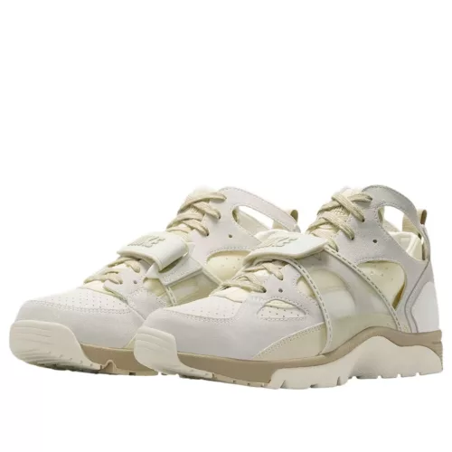 Nike Air Trainer Huarache Sail alacsony szárú sneaker – termékfotó, oldalnézet