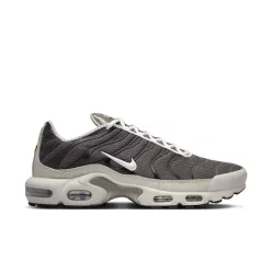 Nike Air Max Plus Year of The Snake alacsony szárú sneaker – termékfotó, oldalnézet