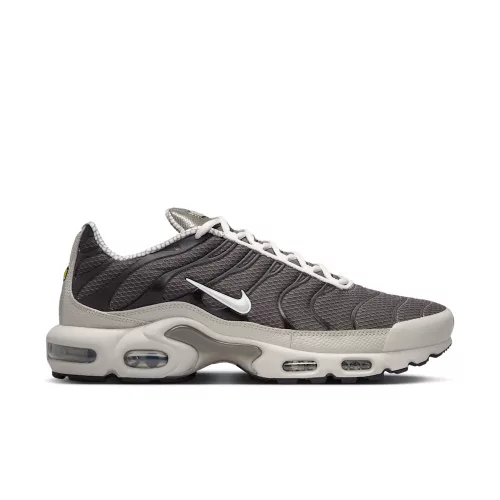 Nike Air Max Plus Year of The Snake alacsony szárú sneaker – termékfotó, oldalnézet