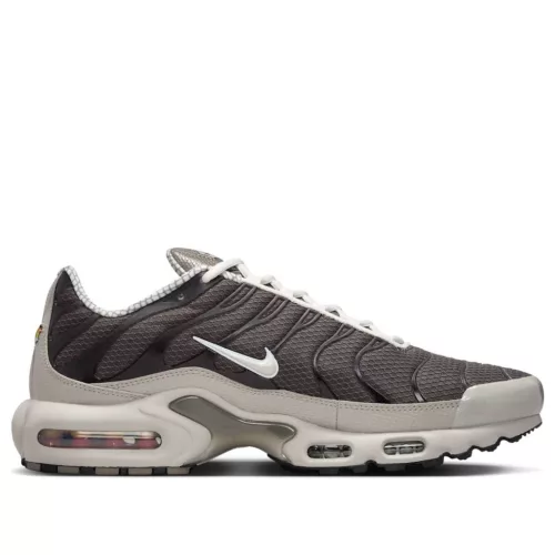 Nike Air Max Plus Year of The Snake alacsony szárú sneaker – termékfotó, oldalnézet