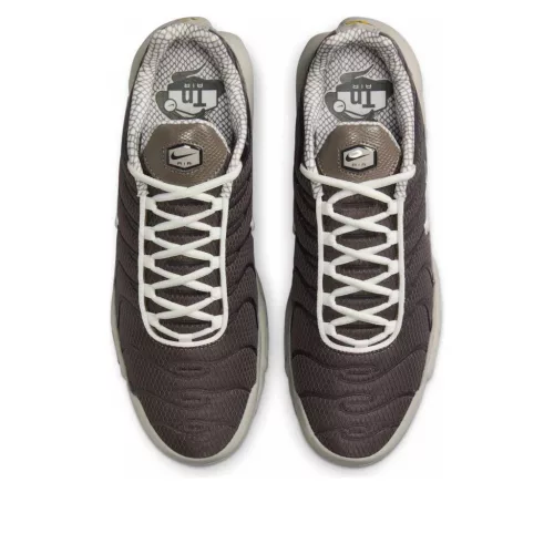 Nike Air Max Plus Year of The Snake alacsony szárú sneaker – termékfotó, oldalnézet