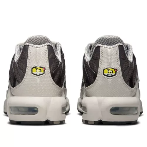 Nike Air Max Plus Year of The Snake alacsony szárú sneaker – termékfotó, oldalnézet